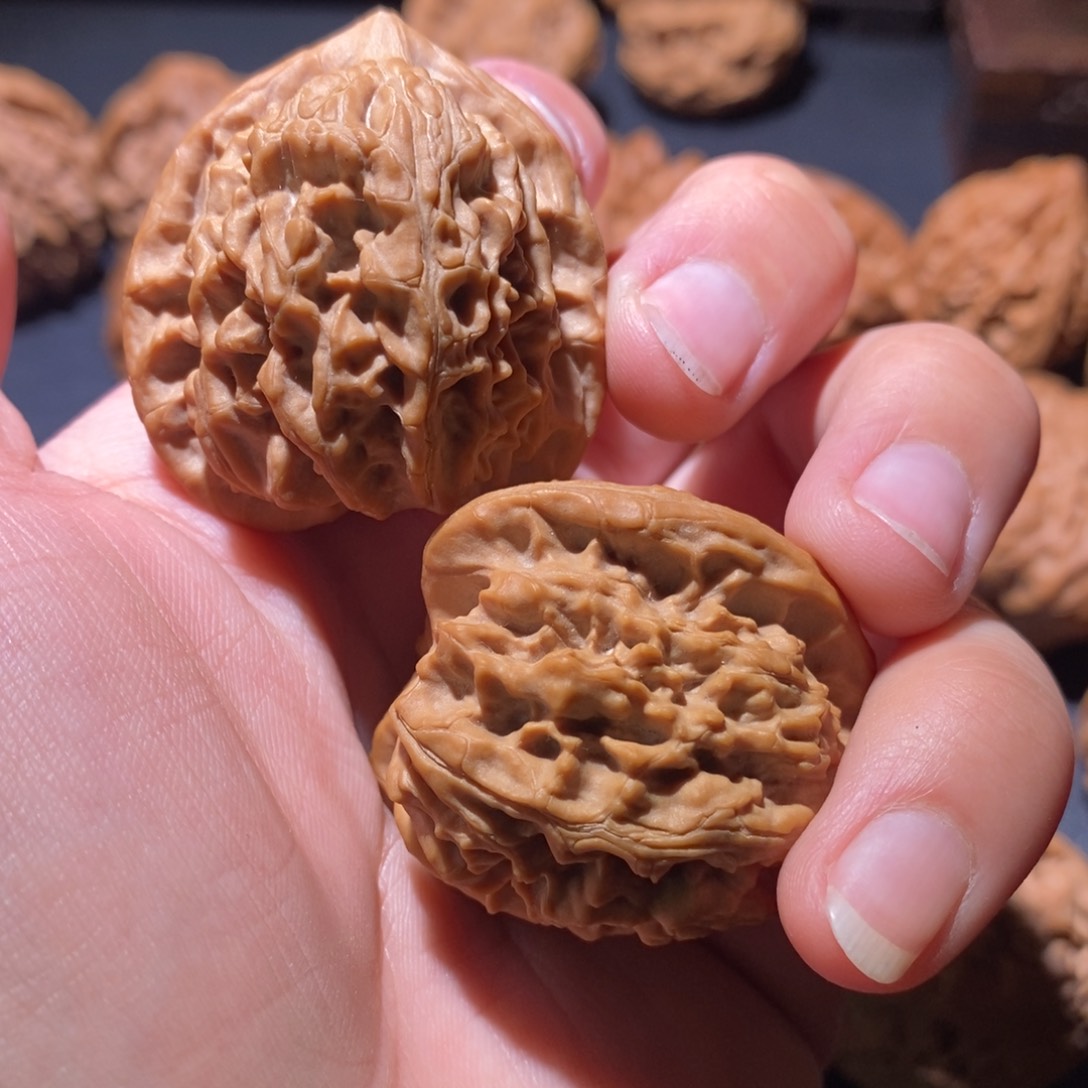 文玩核桃吊坠有****期沉水元宝