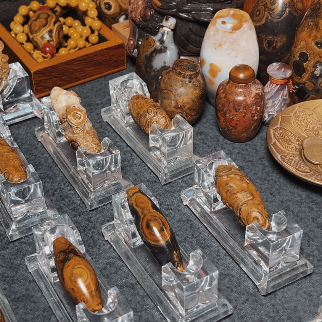 猴***哥九眼石页岩钱币石手玩