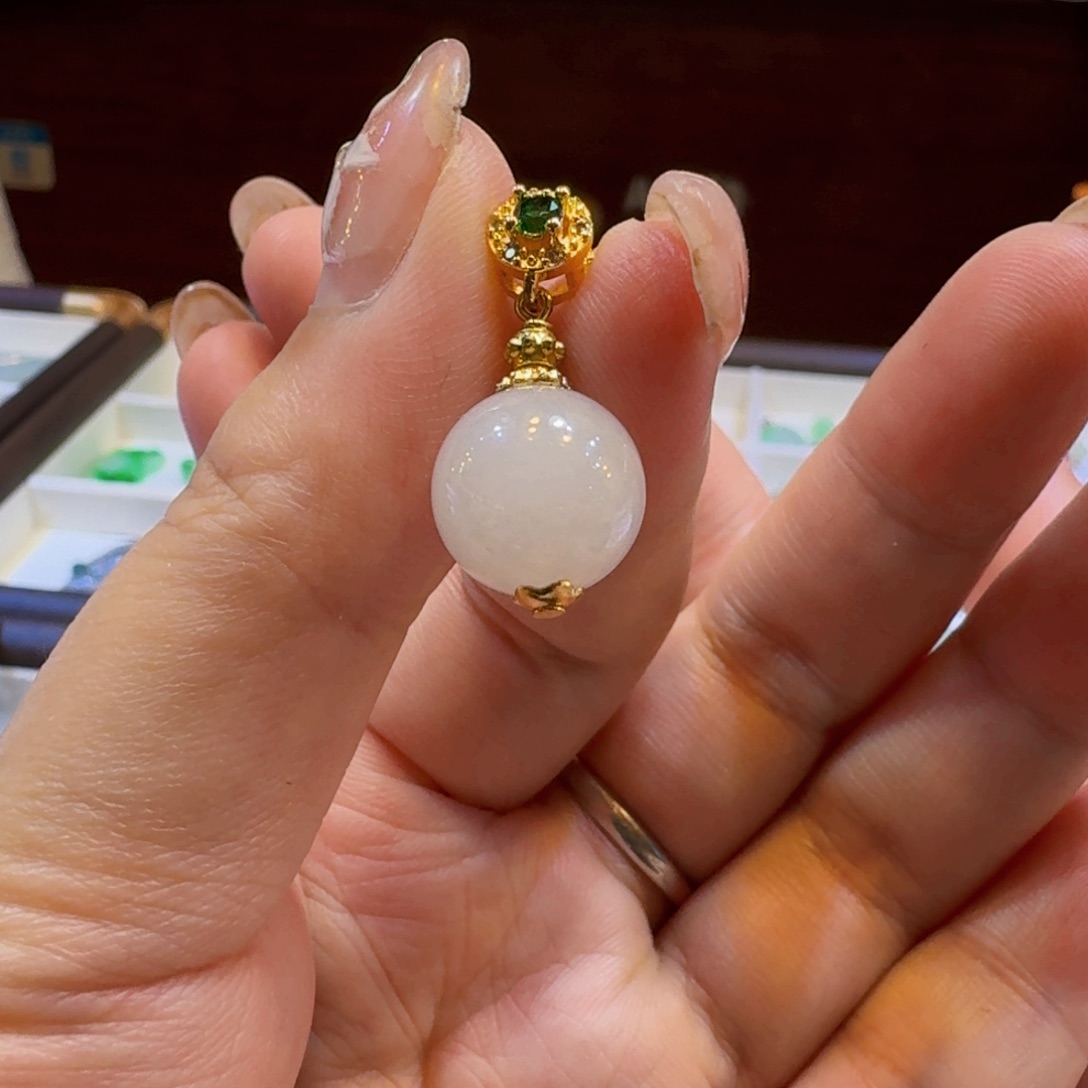 颈饰未镶嵌翡翠吊坠