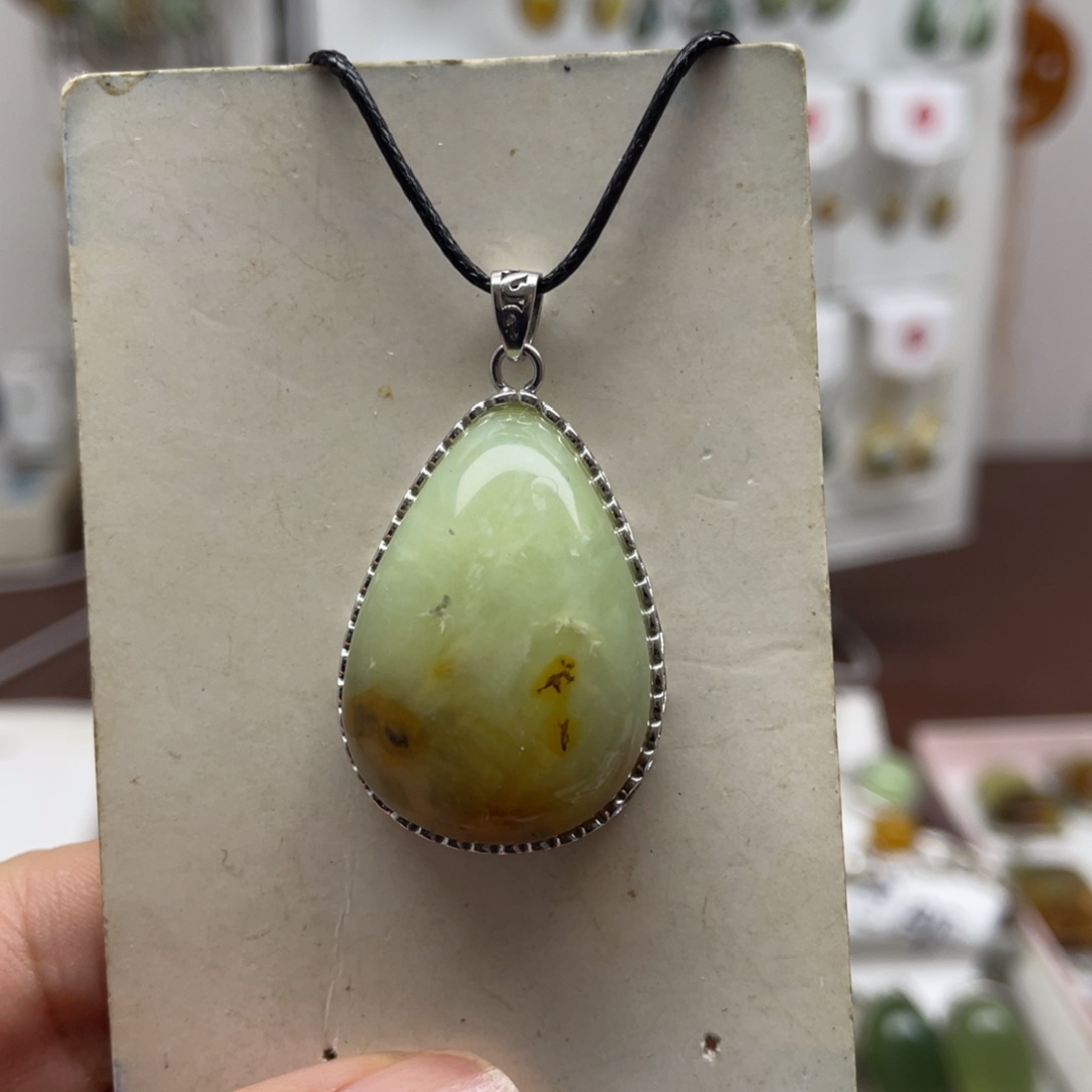 龙***蛇纹石玉未镶嵌吊坠