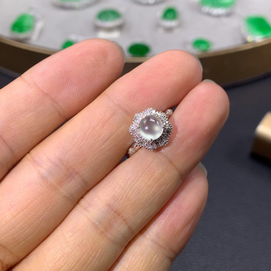 翡翠戒指18K金镶嵌翡翠