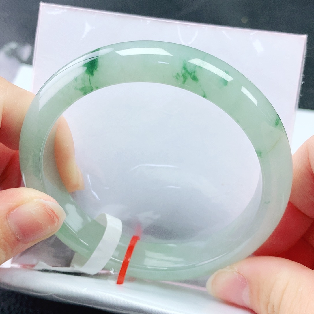 翡翠手镯未镶嵌57圈