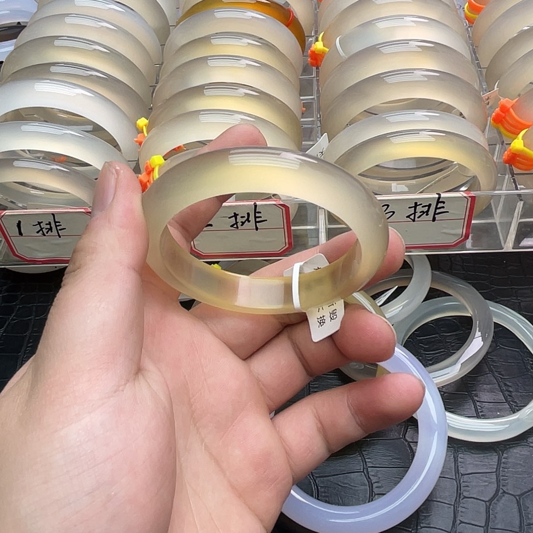 玛瑙/玉髓手镯未镶嵌