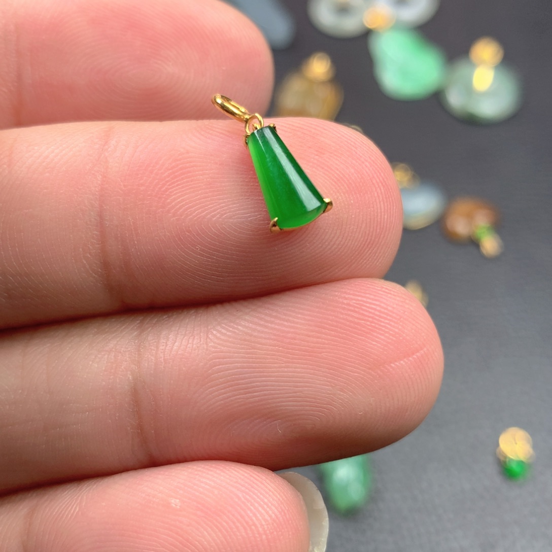 【闪购商品】颈饰18K金镶嵌翡翠Y****H翡翠