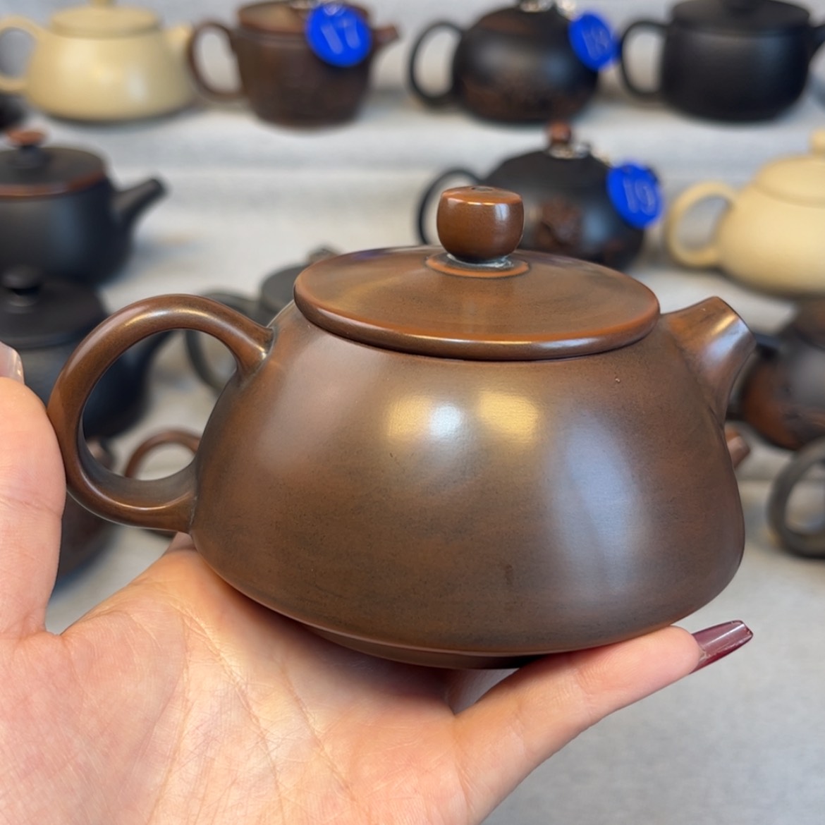 【闪购商品】红泥 微微瑕 容量 210c c