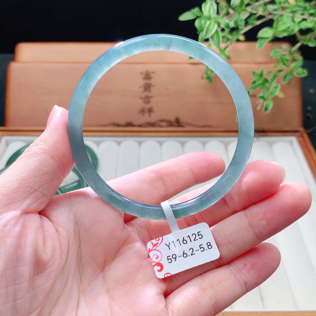 未镶嵌手镯（圆镯）翡翠