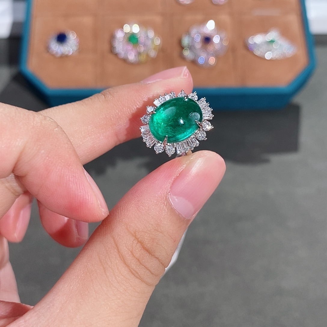 18K金镶嵌戒指祖母绿6.42ct