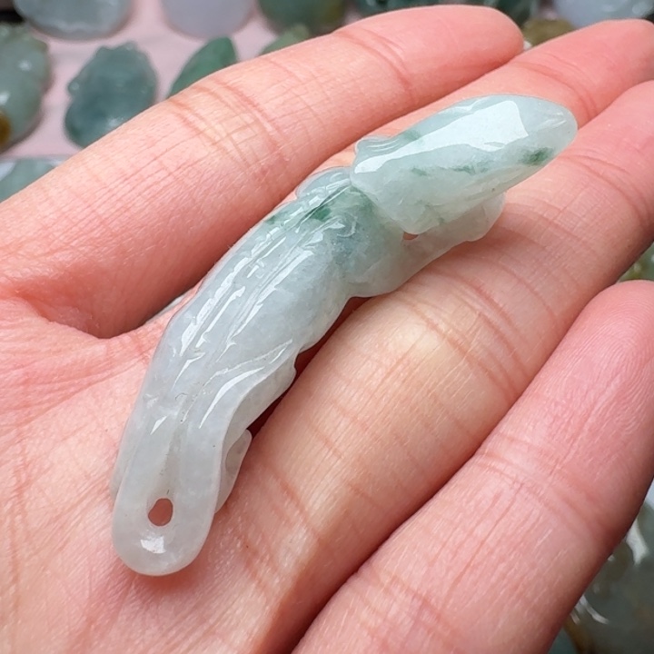 翡翠未镶嵌颈饰蜥蜴