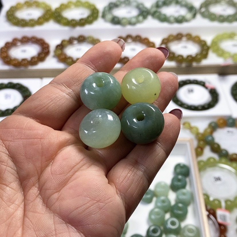 【闪购商品】蛇纹石玉未镶嵌颈饰卡20