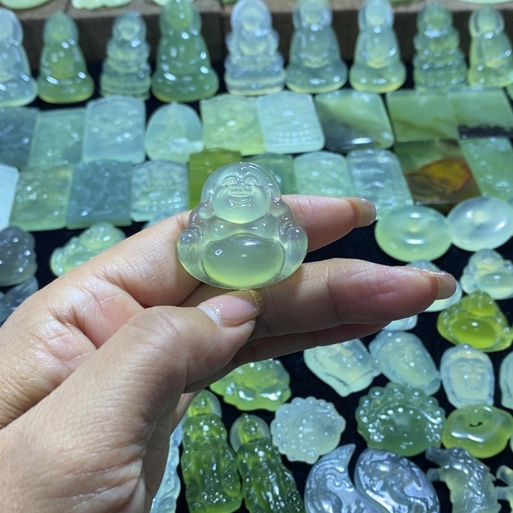 宇***星蛇纹石玉未镶嵌颈饰