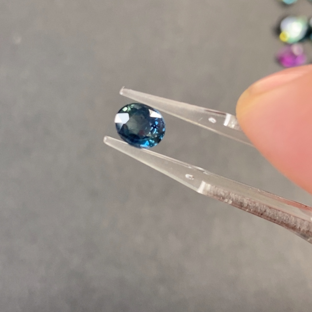 蓝宝石裸石未镶嵌