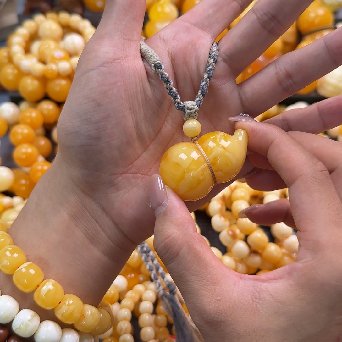 蜜蜡未镶嵌珠宝奇石