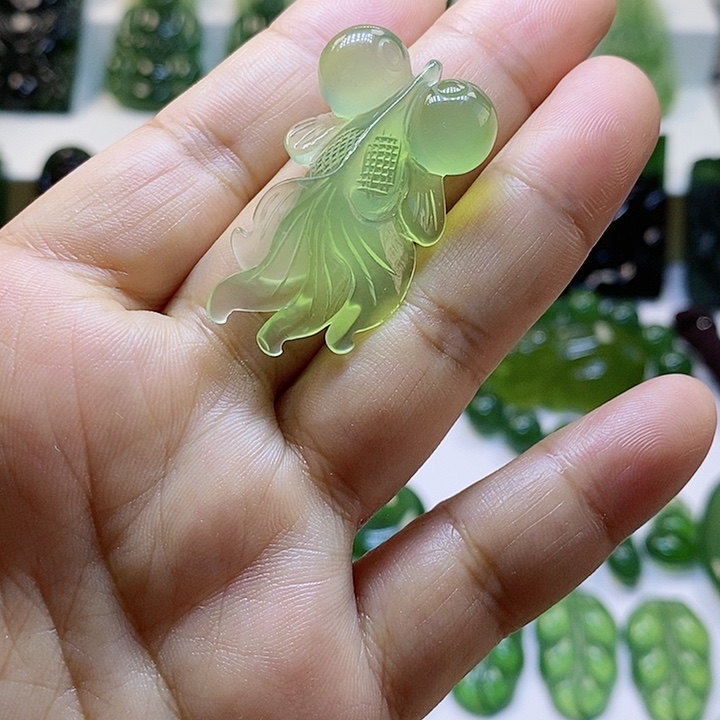 蛇纹石玉颈饰未镶嵌