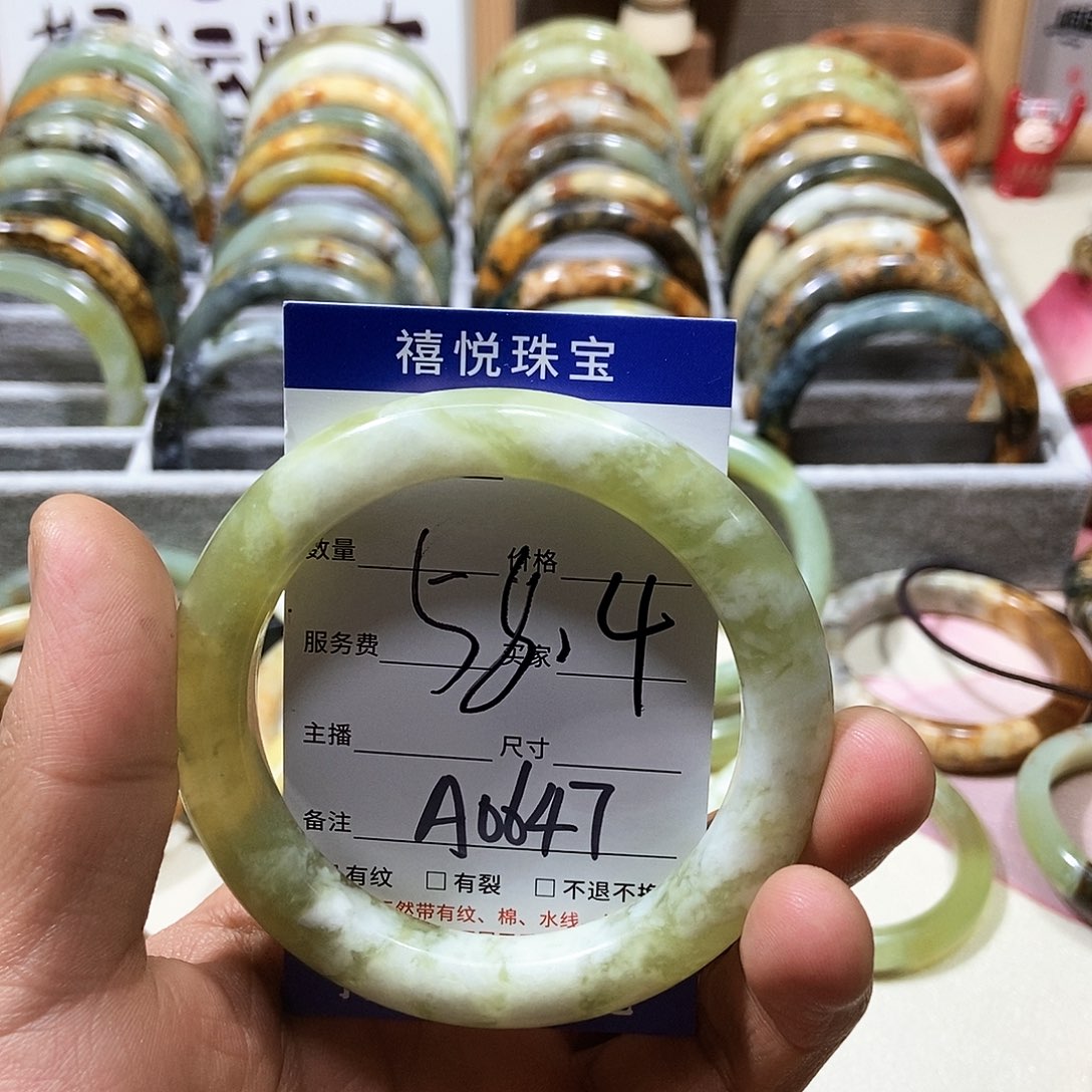 蛇纹石玉手镯未镶嵌是*