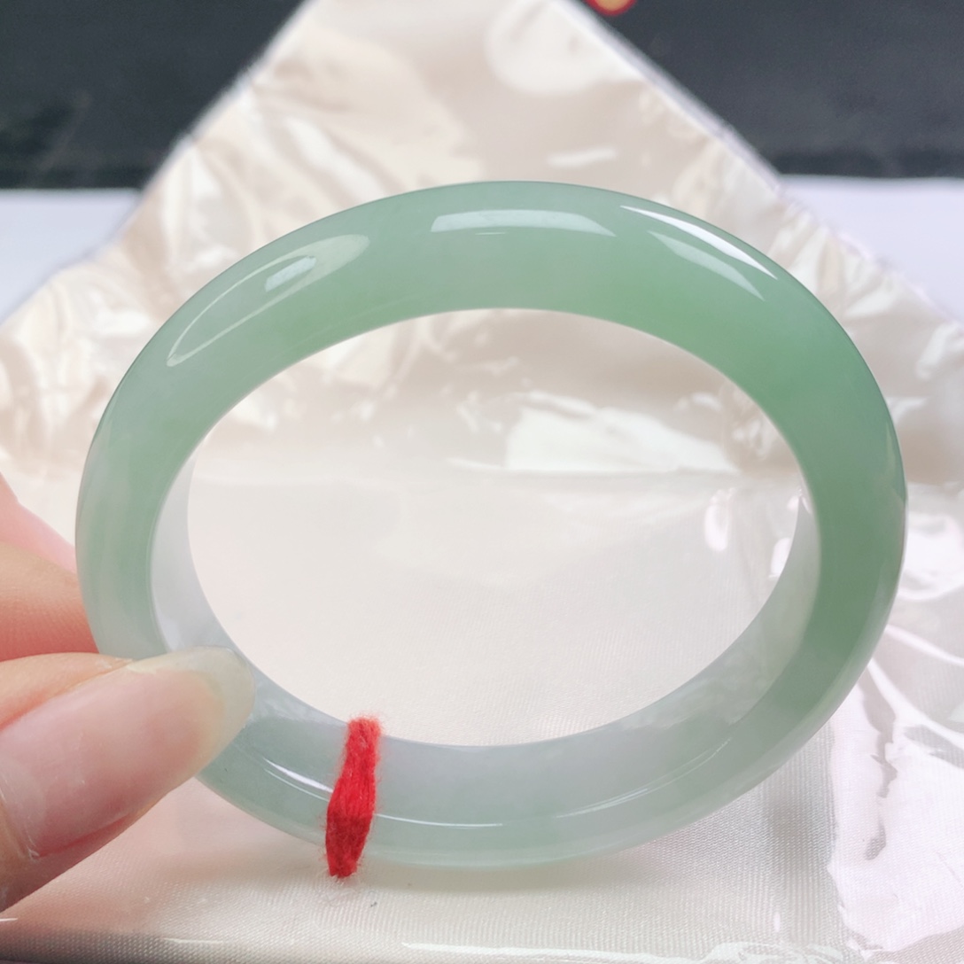 翡翠未镶嵌手镯翡翠51.6冰胶润玉化果绿贵妃