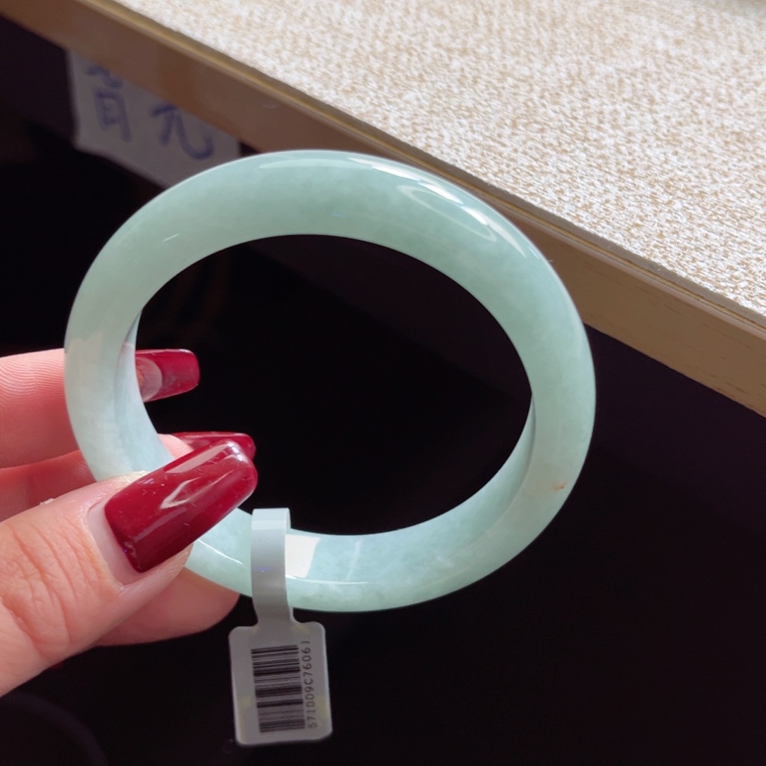 翡翠手镯未镶嵌手镯