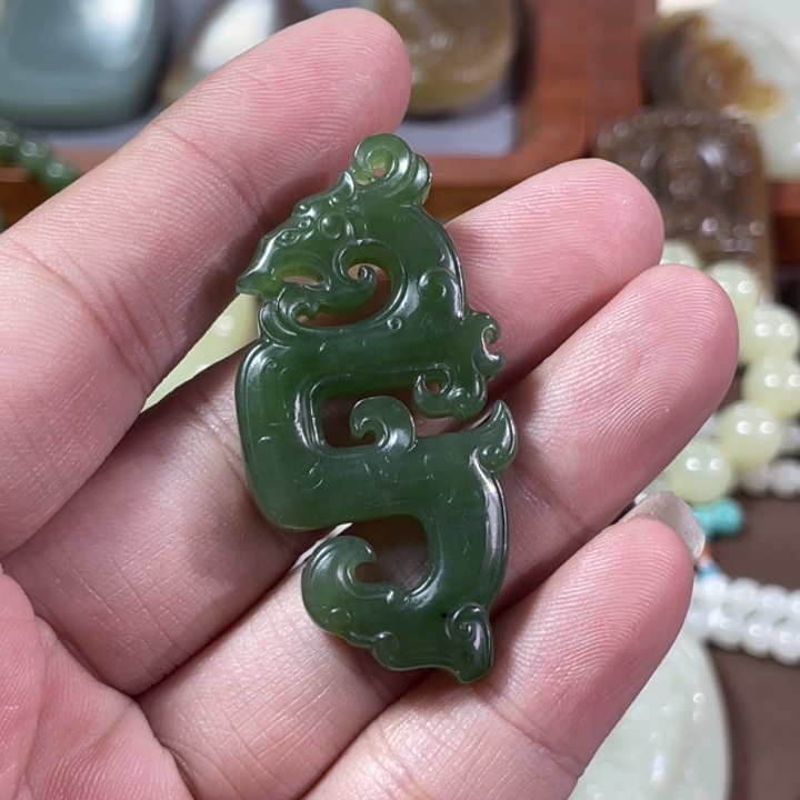颈饰未镶嵌和田玉（糖玉）