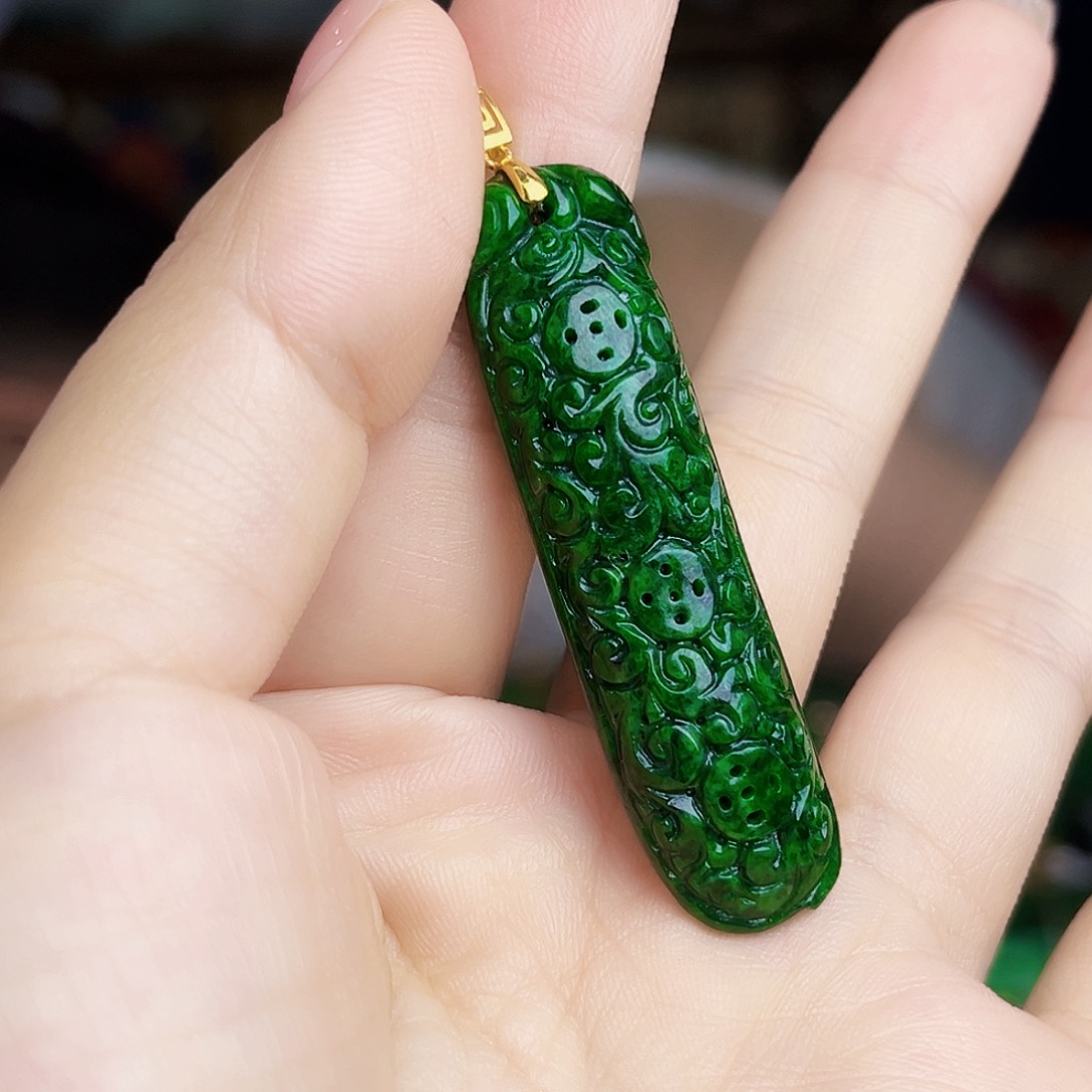 翡翠18K金镶嵌颈饰多样性