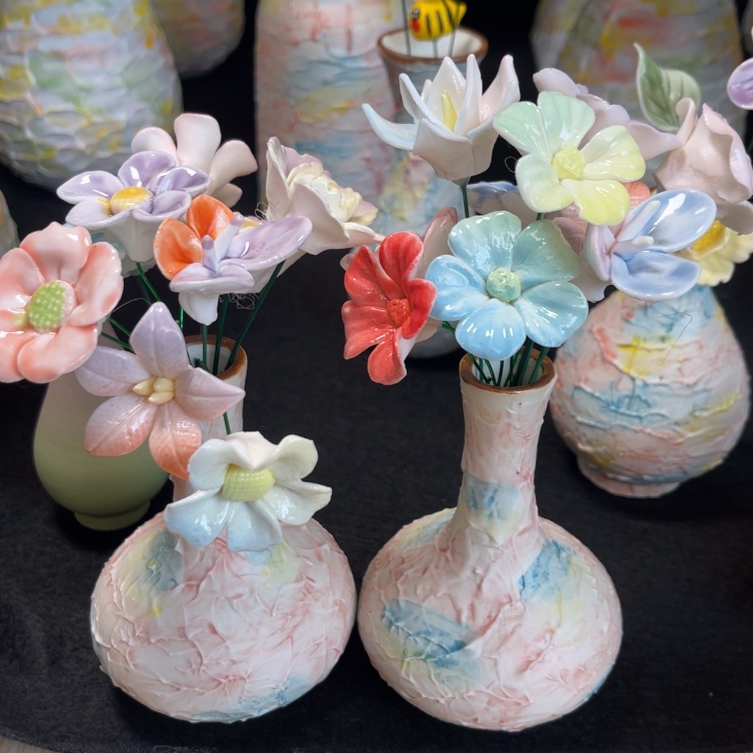 陶陶瓷花手工花20朵。花瓶2个