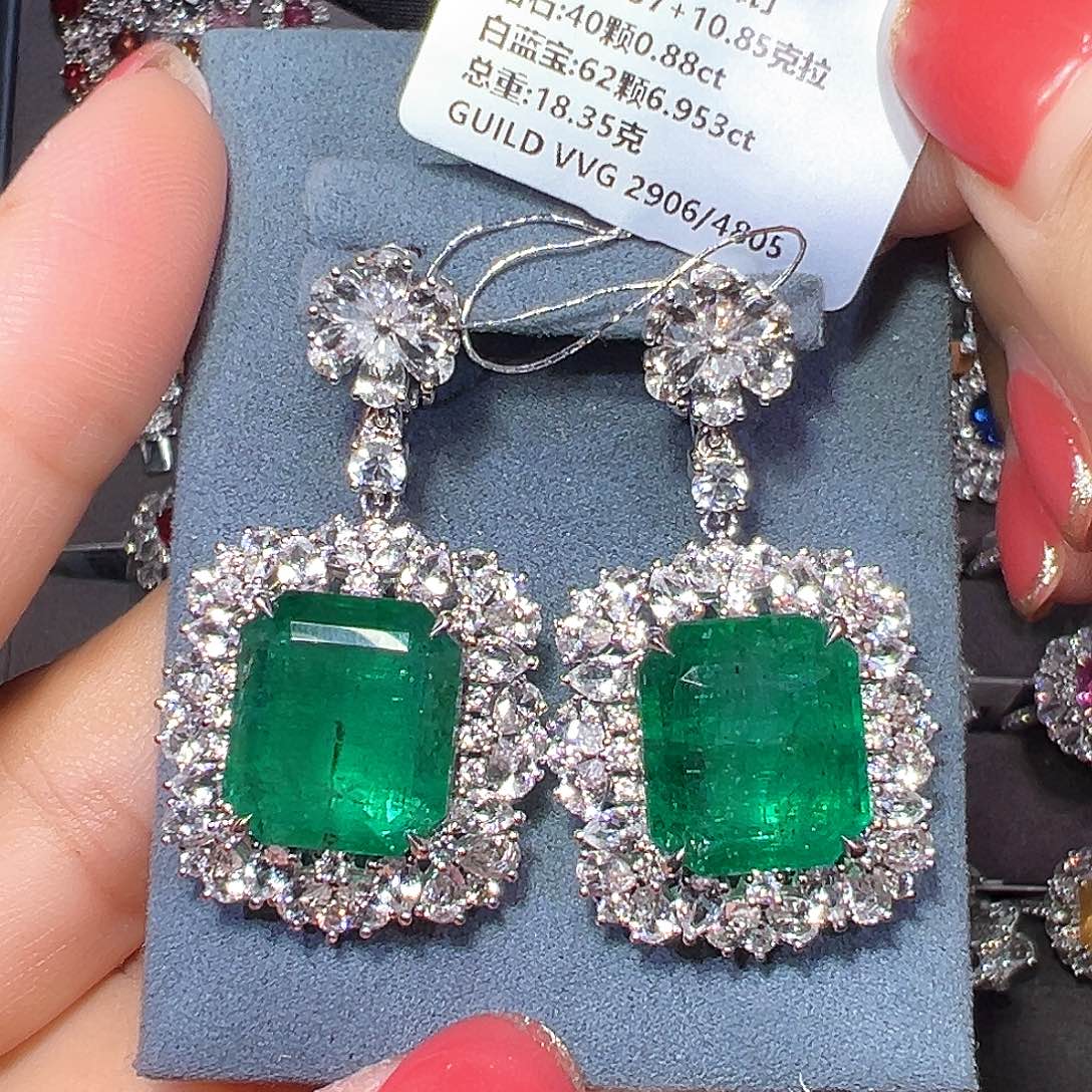 祖母绿耳饰18K金镶嵌