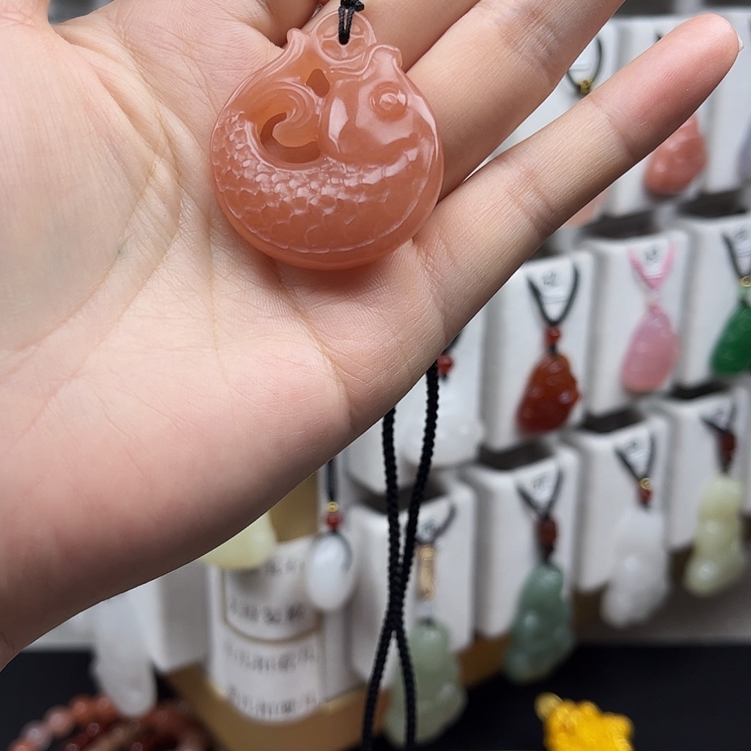 石英质玉未镶嵌颈饰