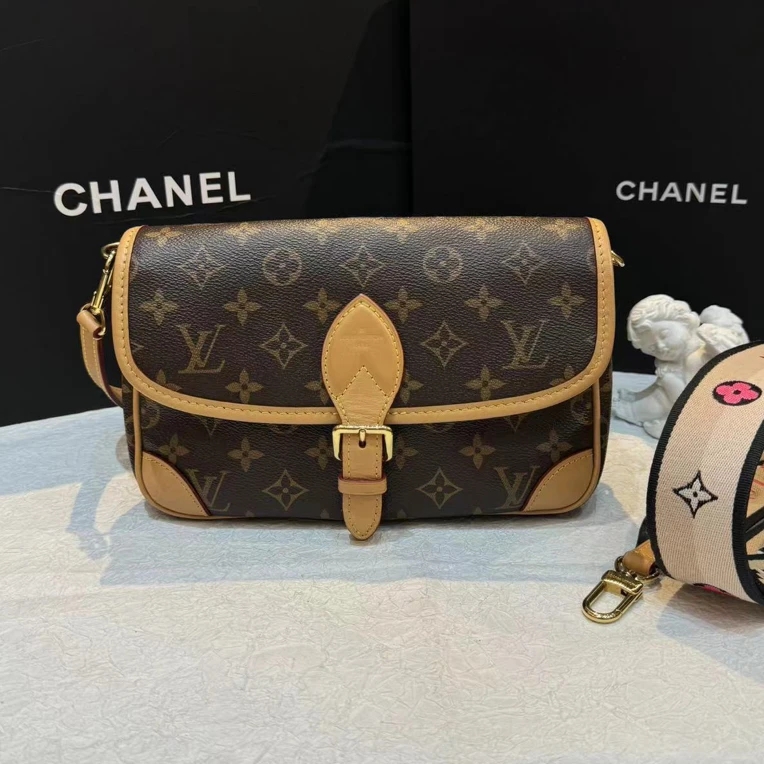 99新 LouisVuitton/路易威登 LV老花法棍斜挎包 25020146-02