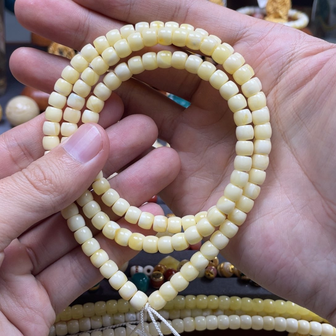 琥珀裸石未镶嵌9。           