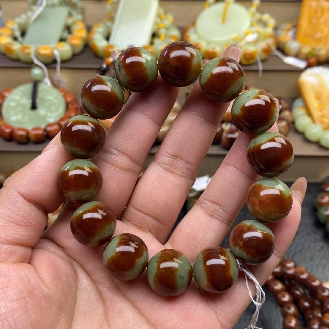 透闪石质玉未镶嵌手串