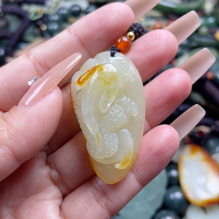 和田玉颈饰未镶嵌