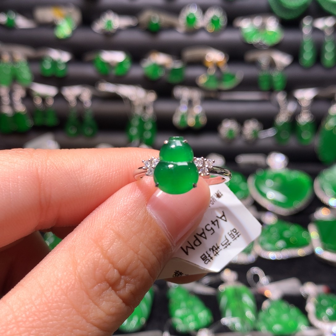 翡翠戒指18K金镶嵌天然翡翠