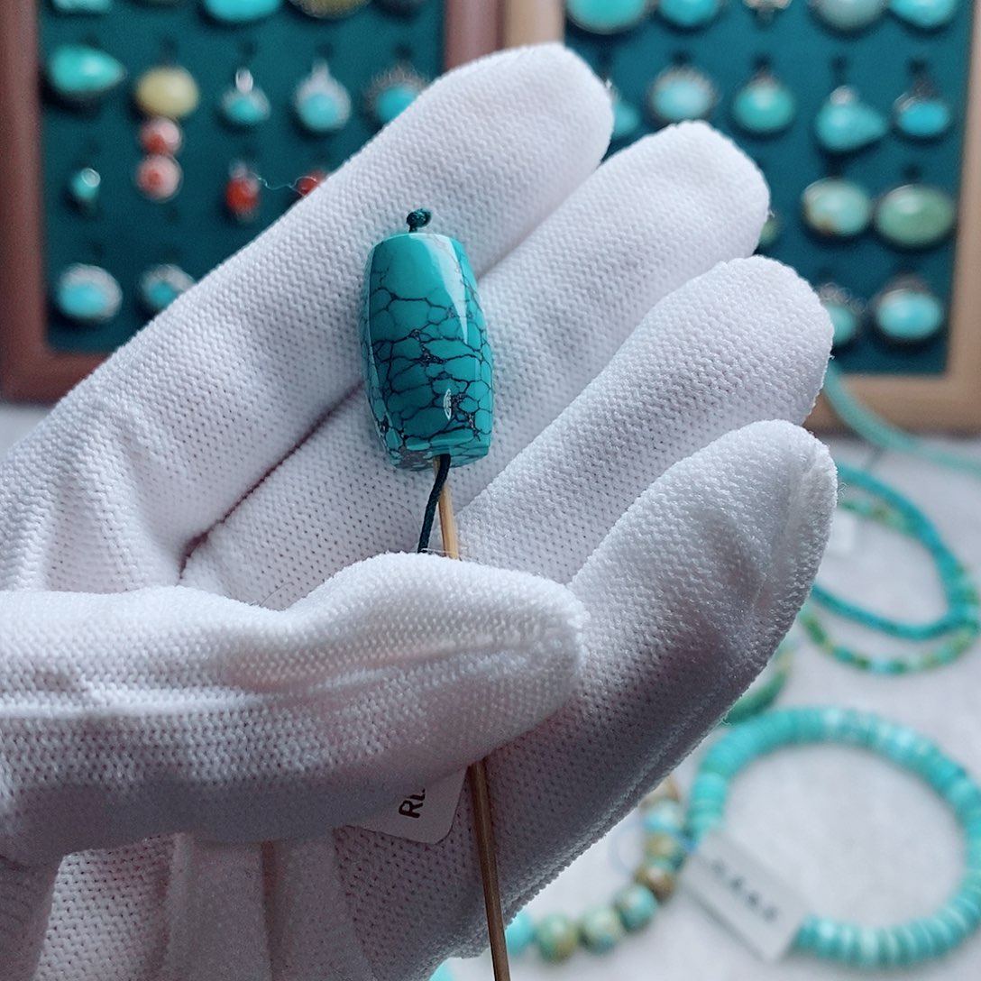 绿松石未镶嵌颈饰