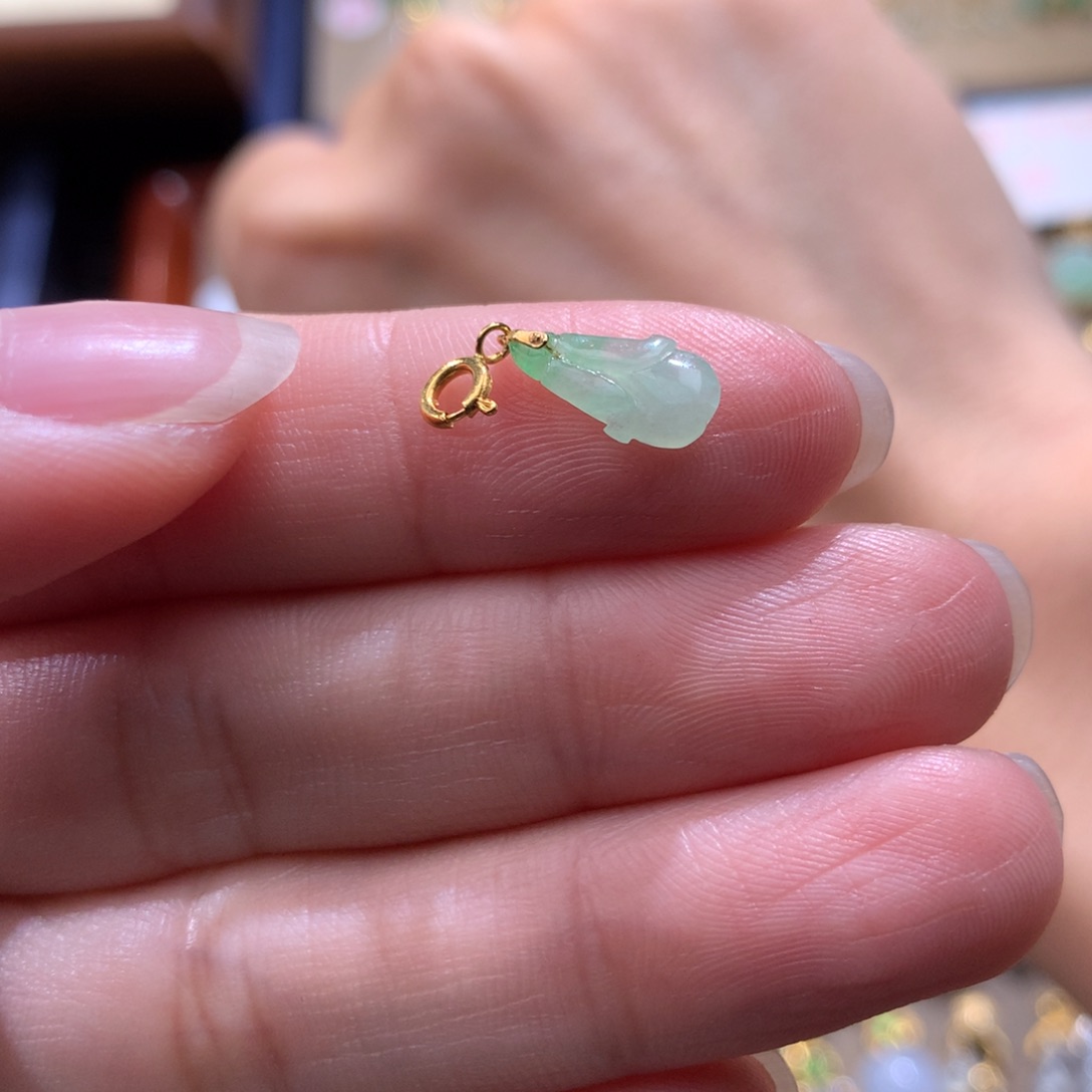 翡翠18K金镶嵌颈饰翡翠