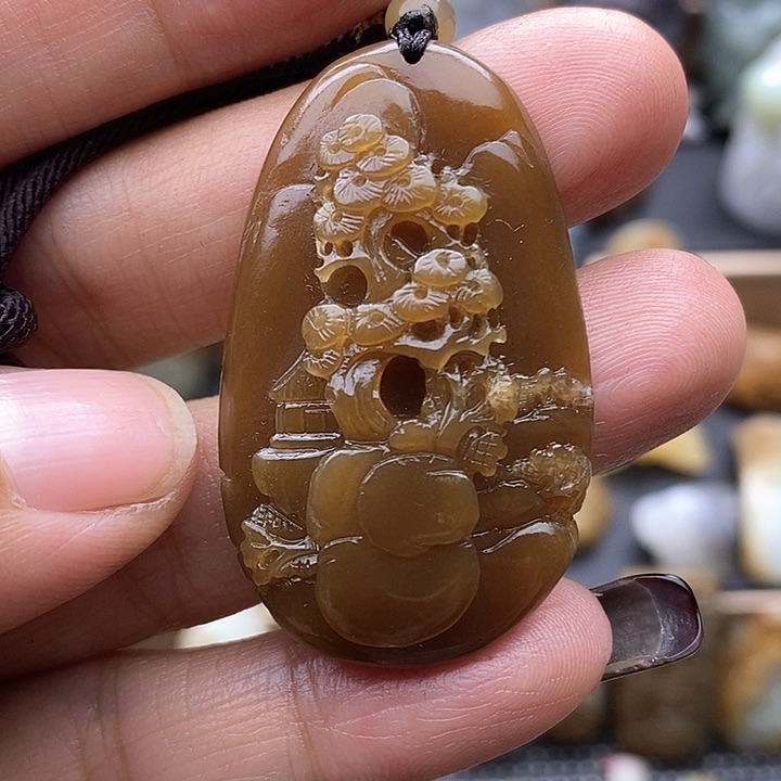 颈饰未镶嵌和田玉（糖玉）