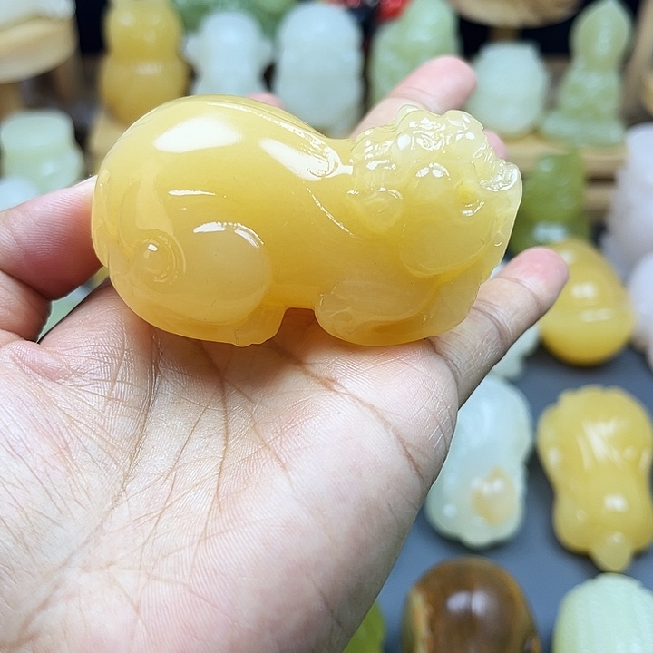 玉石雕刻品碧玺（处理）旁***山
