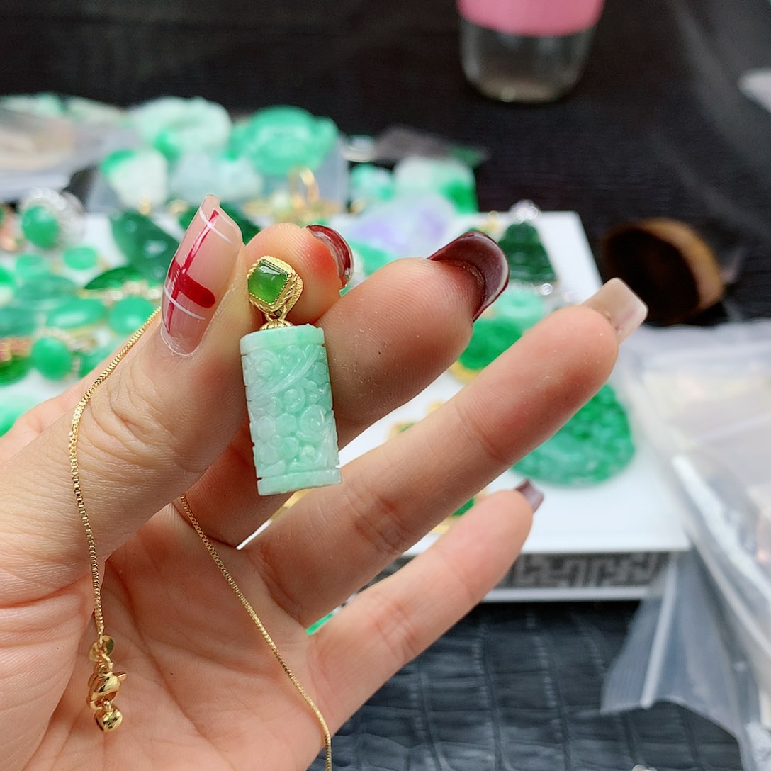 【闪购商品】翡翠吊坠(赠链)未镶嵌，