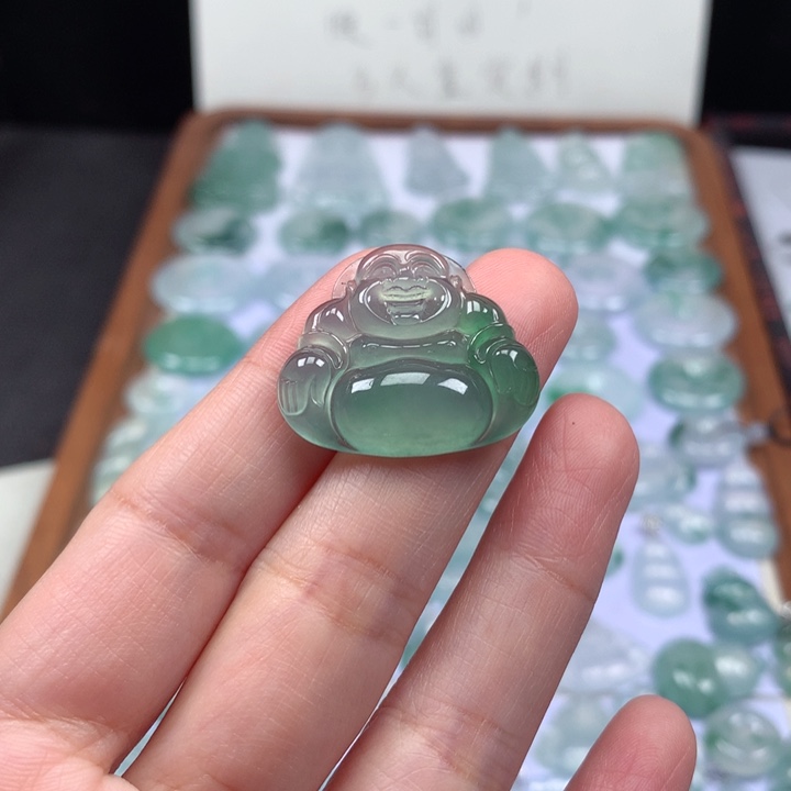 颈饰未镶嵌翡翠冰种晴底佛公