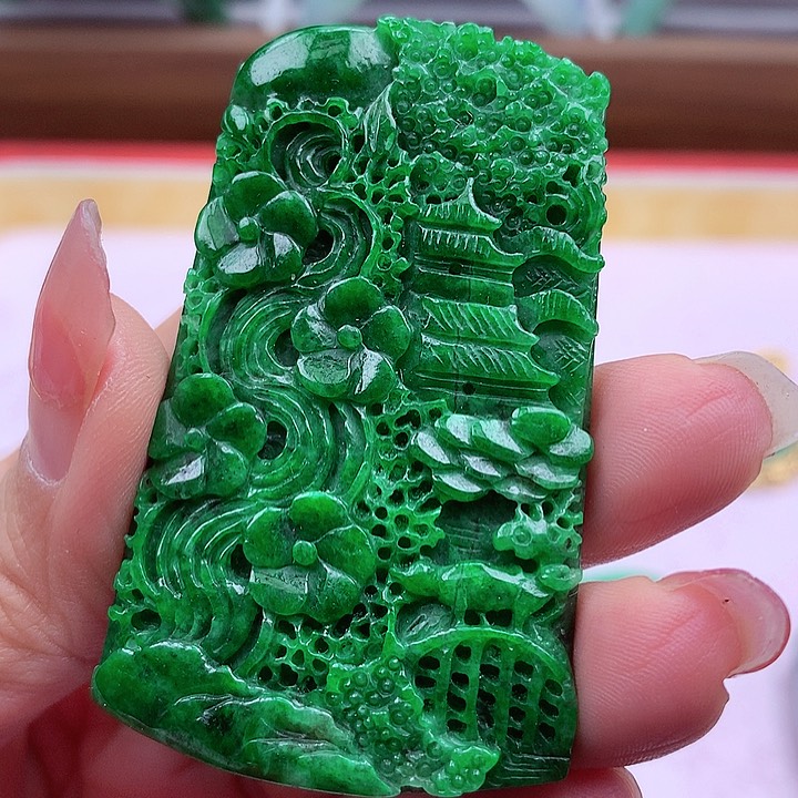 翡翠颈饰未镶嵌翡翠