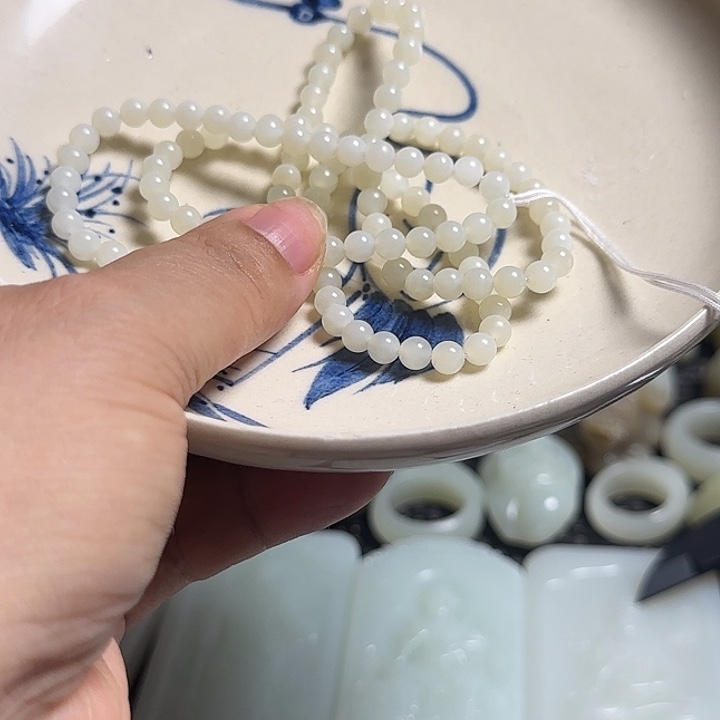 虎***啸瓷片新号开播瓷盘一件