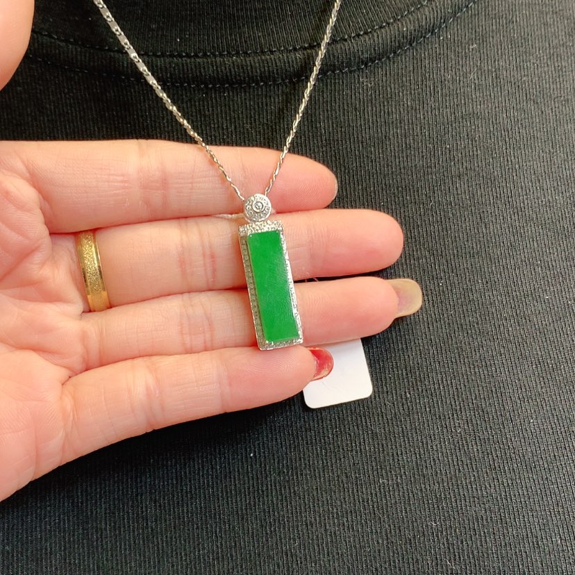 【闪购商品】翡翠吊坠(赠链)18K金镶嵌