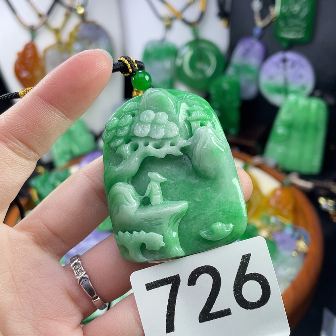 翡翠未镶嵌吊坠(赠链)