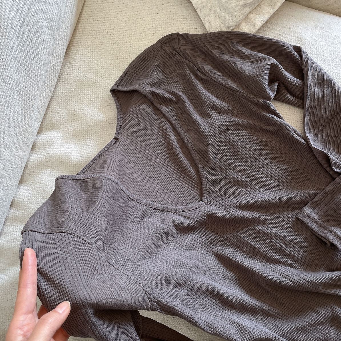 V领针织衫女早秋宽松显瘦慵懒风百搭纯色外穿打底