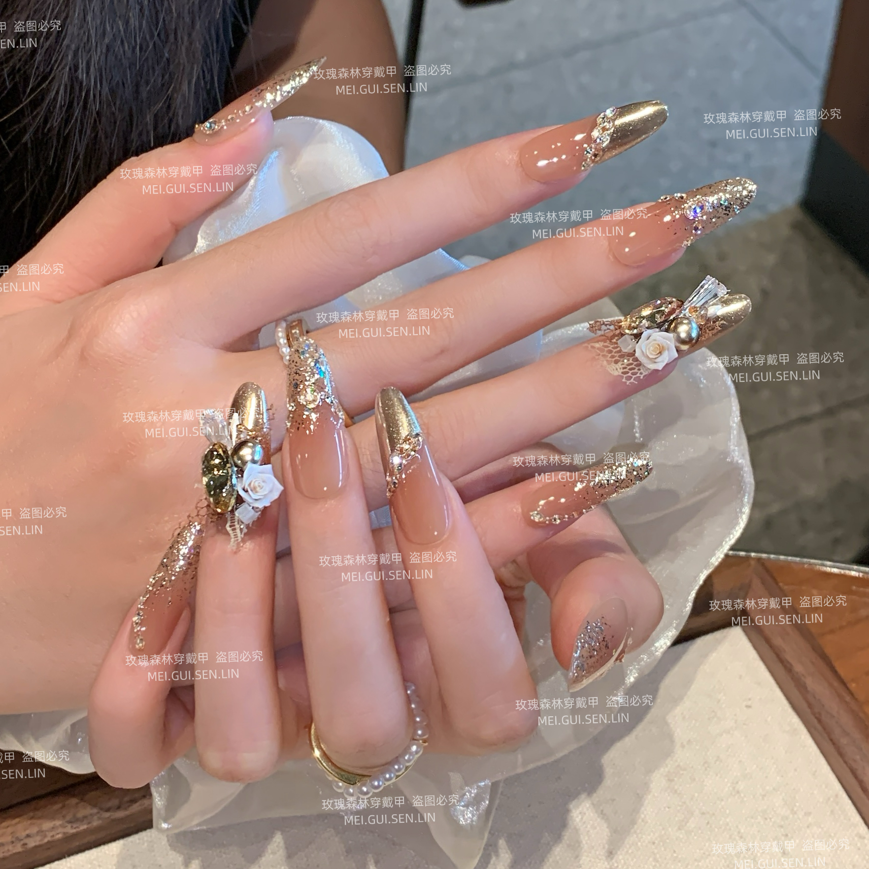 巴黎恋曲 玫瑰森林高级感鎏金香槟指尖渐变爆闪手工穿戴甲