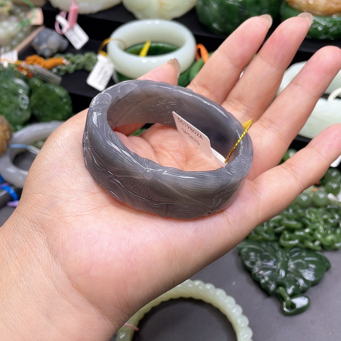 和田玉手镯56圈口14未镶嵌