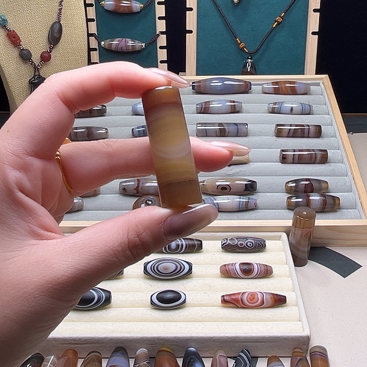 玛瑙/玉髓未镶嵌吊坠(赠链)