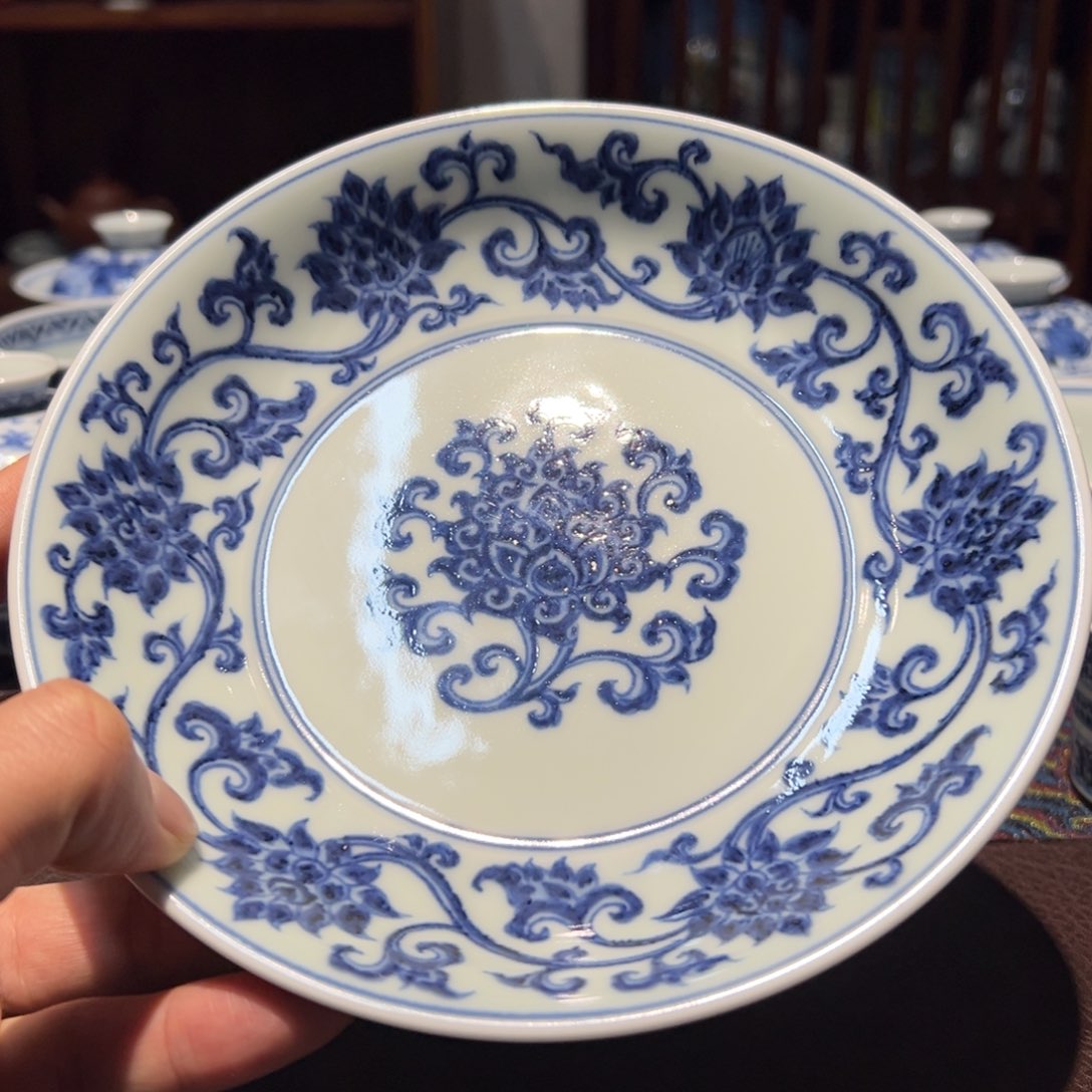 杯青花缠枝莲金刚莲壶承看盘直径约17.5厘米