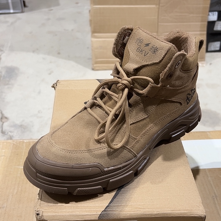 编码285号。42码防砸防刺劳保鞋。