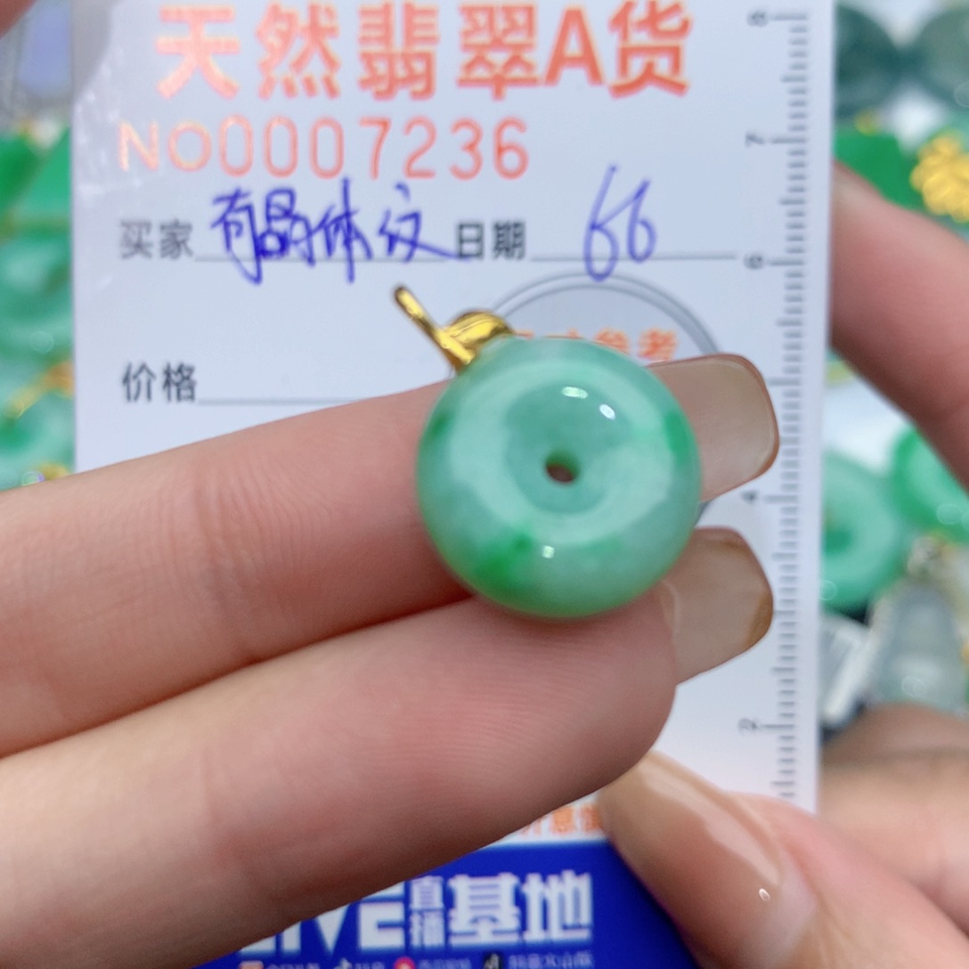 翡翠颈饰18K金镶嵌扣