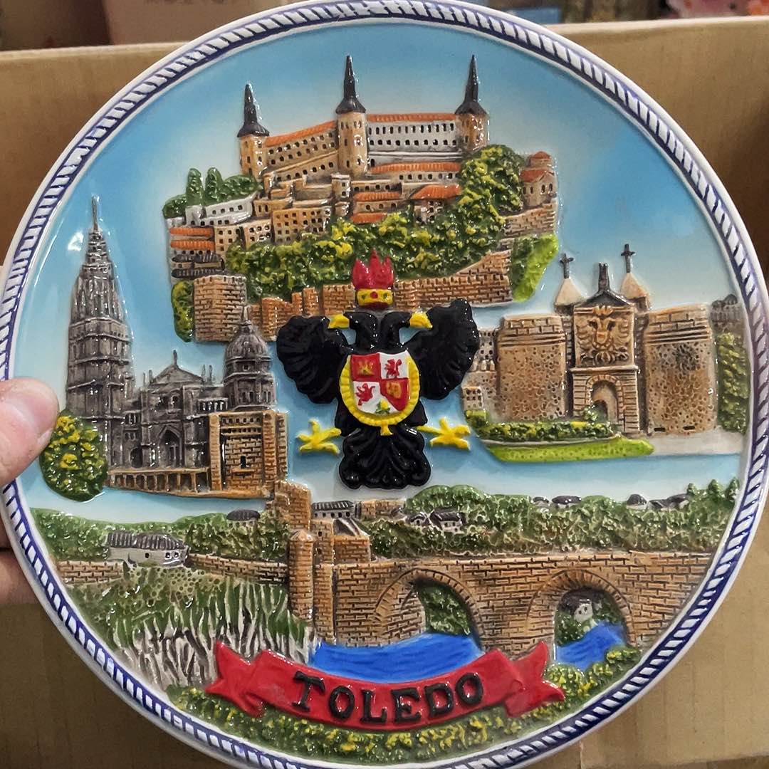 摆件   磕碰。封釉。