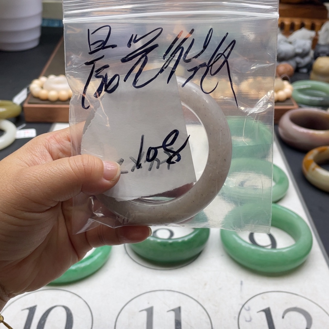 晨***微石英岩玉未镶嵌手镯