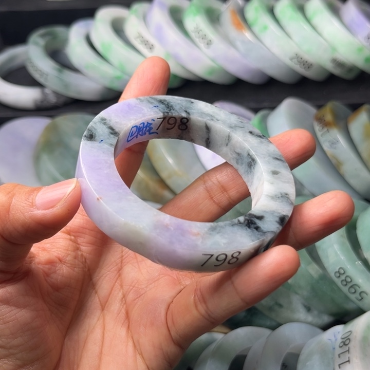 定制翡翠未镶嵌手镯